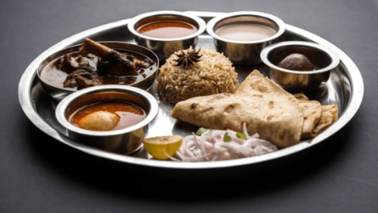 Kolhapuri Pandhra Rassa: घरच्या घरी बनवा पांढरा रस्सा, इथे आहे अस्सल कोल्हापुरी रेसिपी