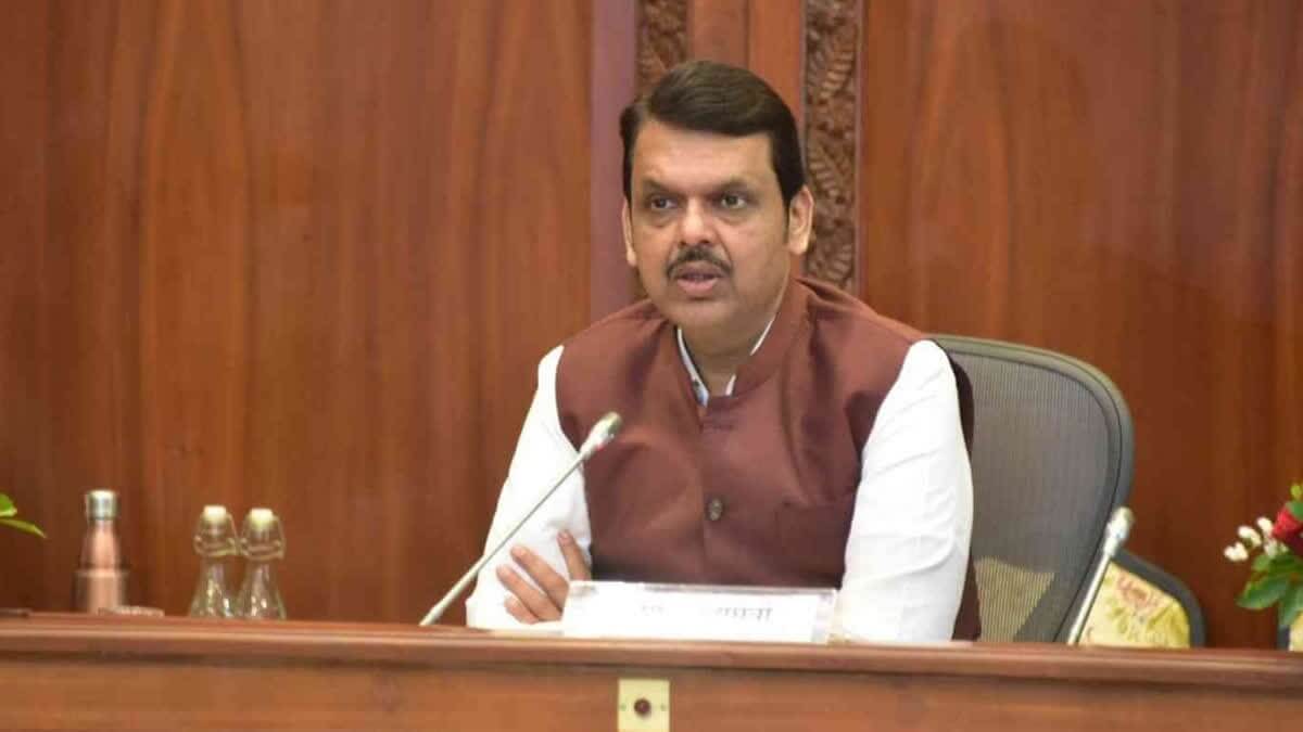 पाण्याचे योग्य नियोजन करा मुख्यमंत्र्यांचे सूचना, गेल्या वर्षीच्या तुलनेत धरणातील पाणीसाठा समाधानकारक, सध्या राज्यात एकूण पाणीसाठा किती?