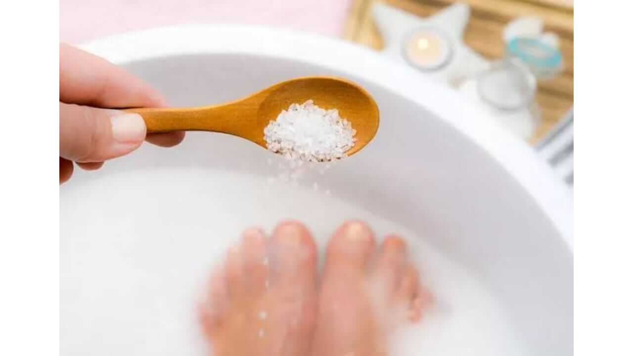 दररोज आंघोळीच्या पाण्यात 'हे' मीठ घाला, तुम्हाला मिळतील आरोग्यदायी फायदे