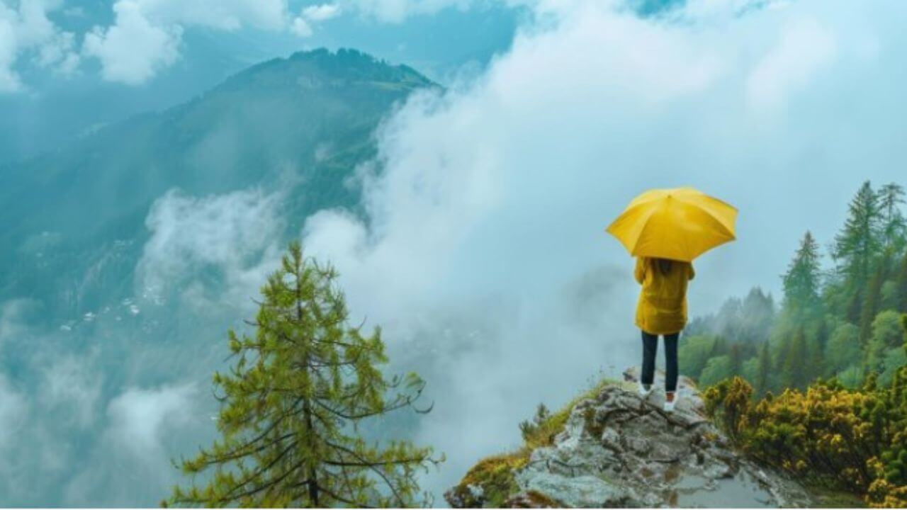 पावसाळ्यात खूपच सुंदर दिसतात महाराष्ट्रातील 'हे' ठिकाण, आजच करा भटकंतीचा प्लॅन