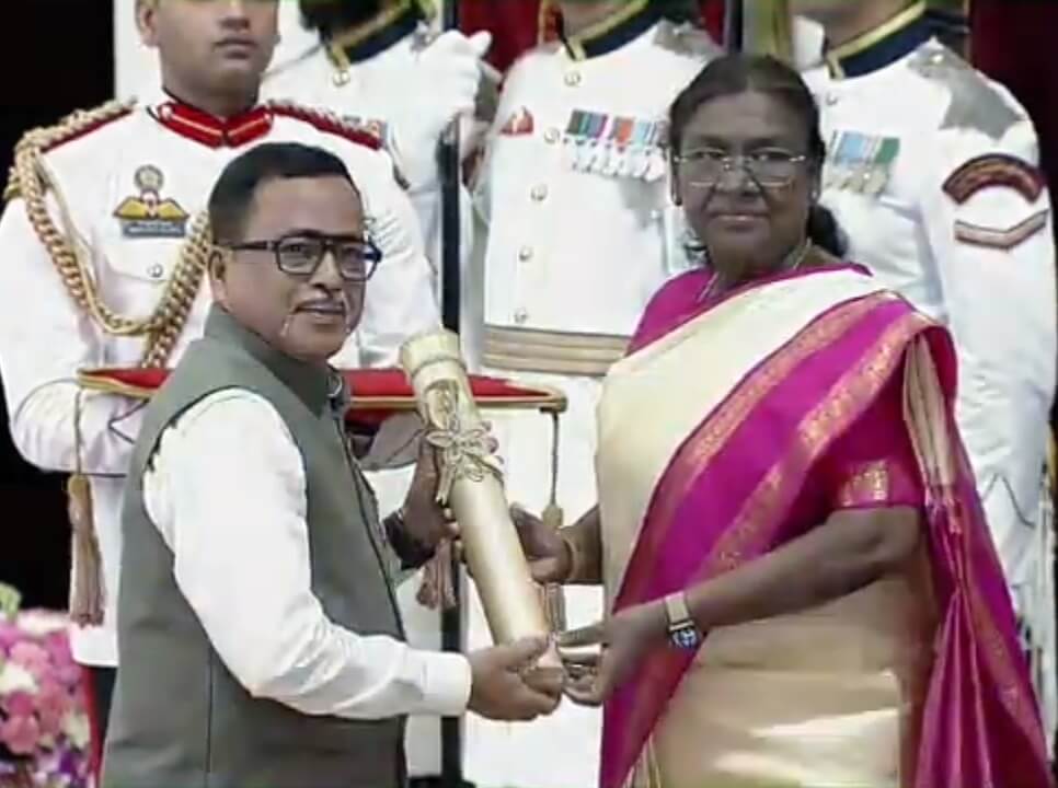 नवी दिल्लीत महाराष्ट्रातील सहा मान्यवरांना पद्म पुरस्काराने सन्मानित, कोणी स्विकारले पुरस्कार?