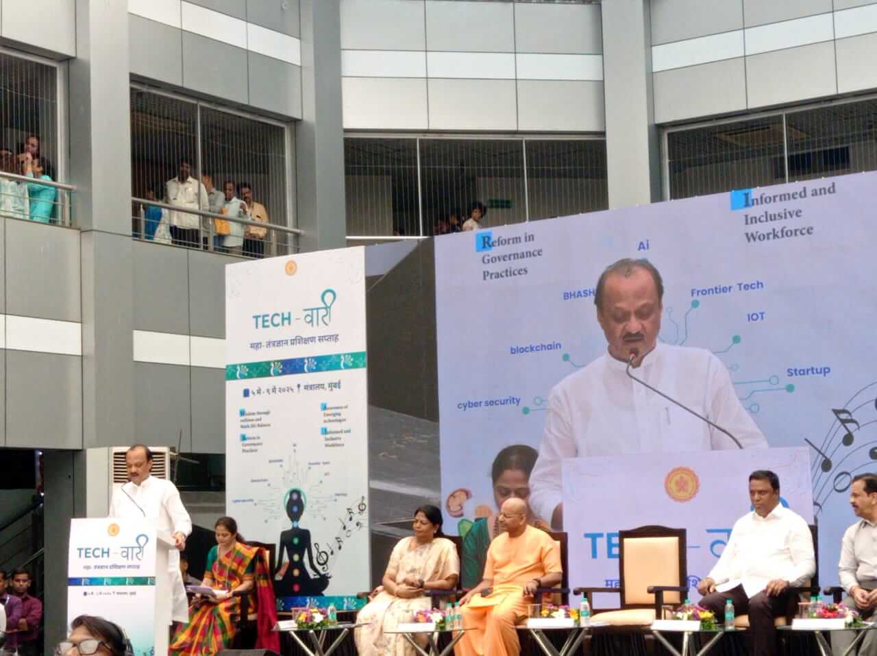 सर्वांनी व्यवस्थीत काम करा, नाहीतर तुमची जागी रोबोट घेईल, उपमुख्यमंत्री अजित पवार यांच्या अधिकाऱ्यांना कानपिचक्या