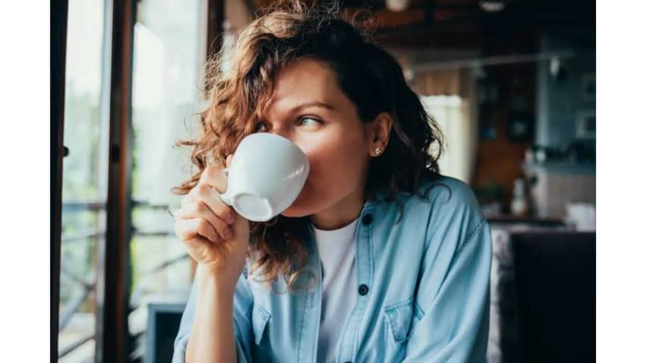 तुम्हालाही सतत कॉफी प्यायची सवय आहे का? जाणून घ्या परिणाम...