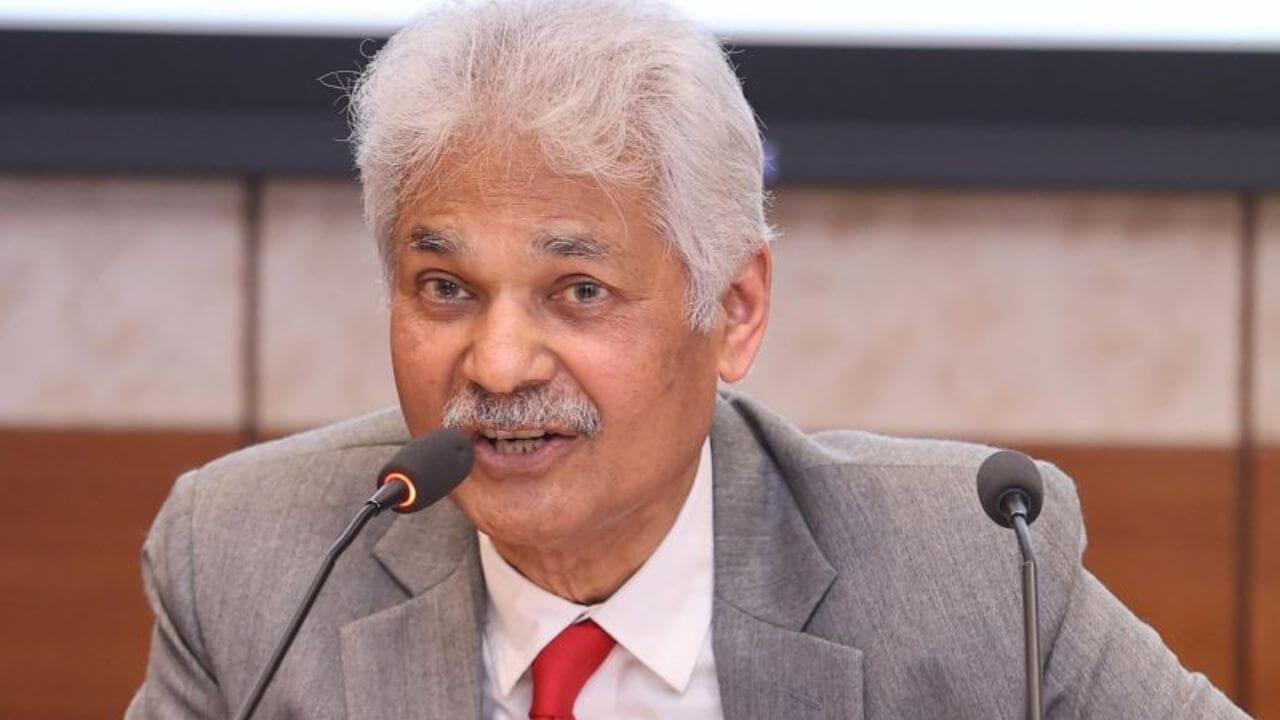 यूपीएससीच्या मागे तरुण वेळ वाया घालवत आहेत, टाॅपर शिखा दुबेचे अभिनंदन करताना निवृत्त IPS ने खडेबोल सुनावले