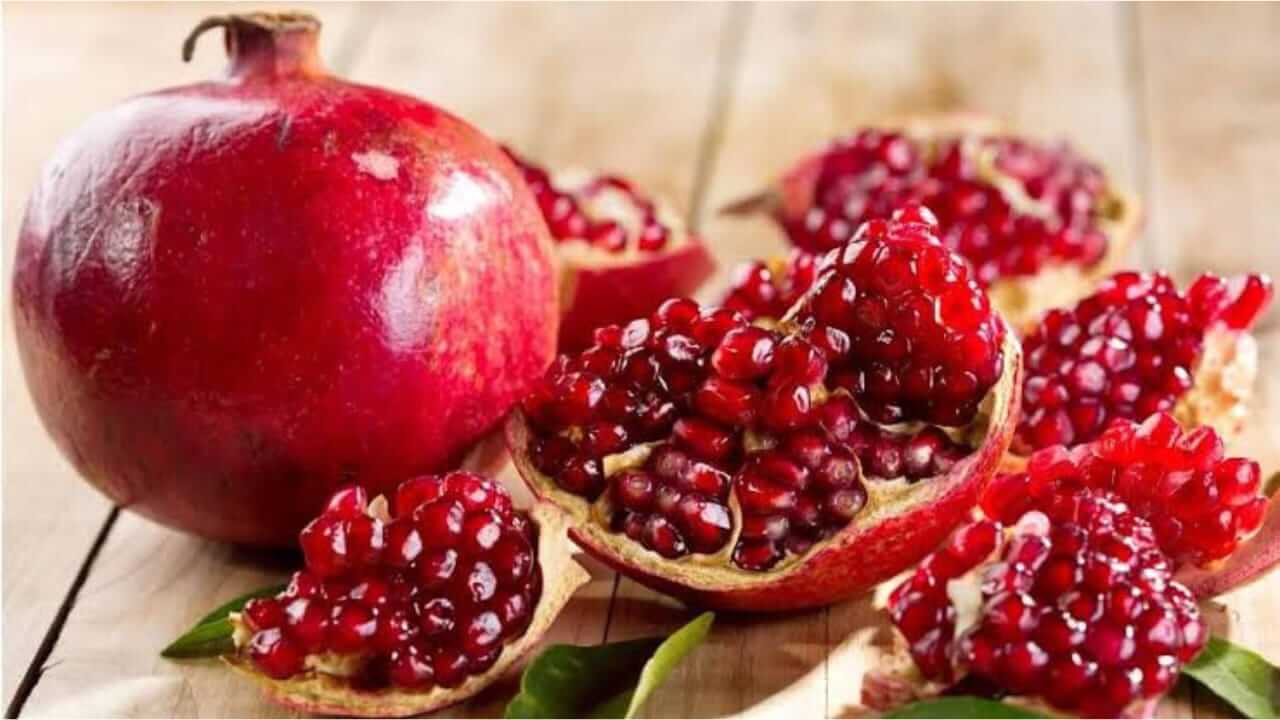 डाळिंब अनेक आजारांवर अत्यंत गुणकारी, जाणून घ्या फायदे