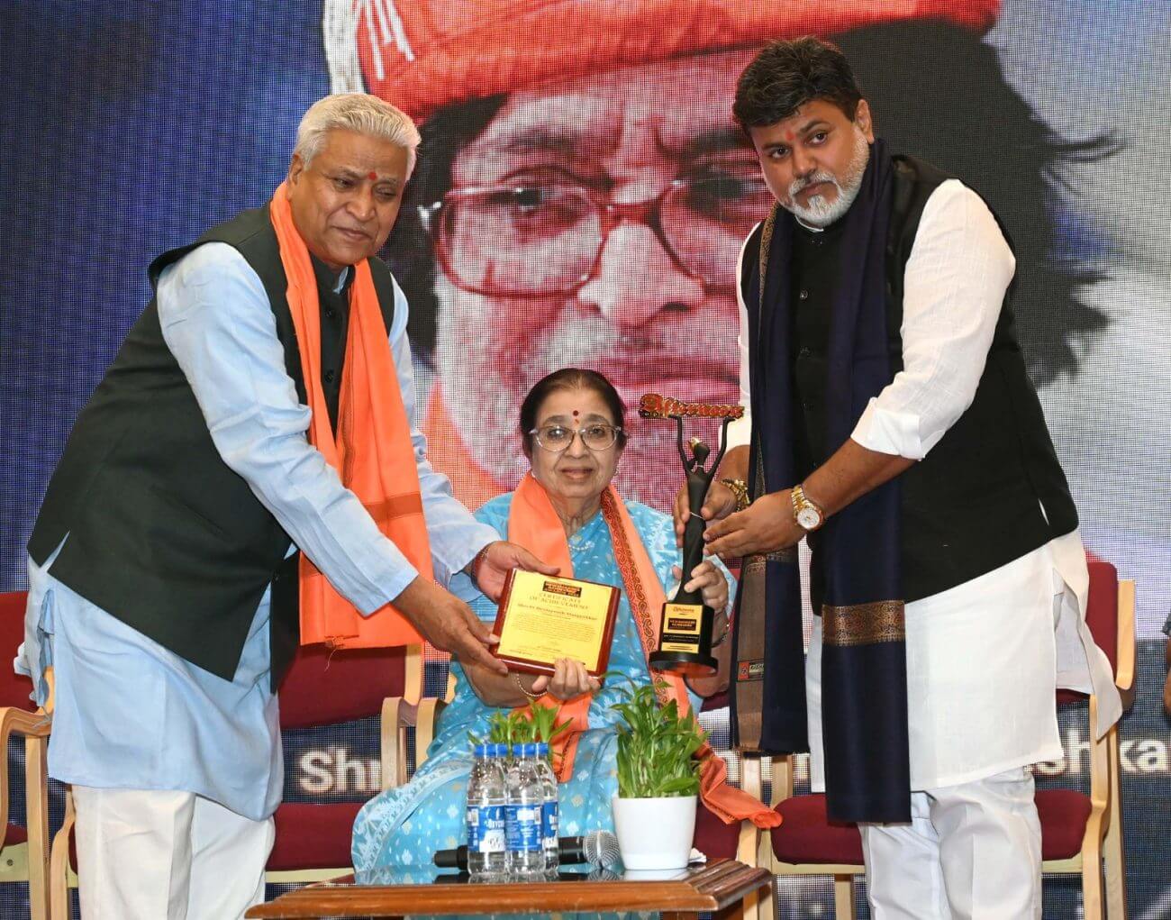 पं. हृदयनाथ मंगेशकर, मंत्री उदय सामंत, पंकज बेरी, अनु अग्रवाल, नायरा एम बॅनर्जी यांना १७व्या न्यूजमेकर अचिवर्स पुरस्काराने सन्मानित