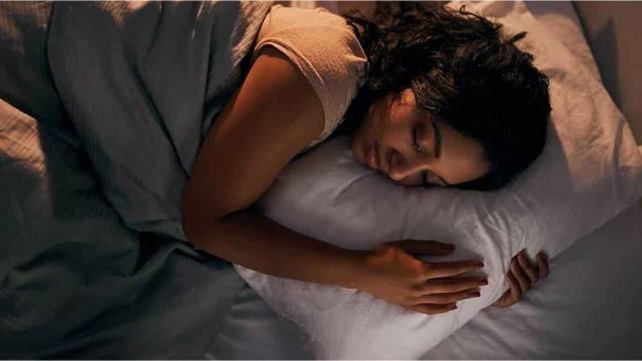 स्वप्नात चंद्र पाहणे शुभ की अशुभ? जाणून घ्या काय सांगत वास्तुशास्त्र