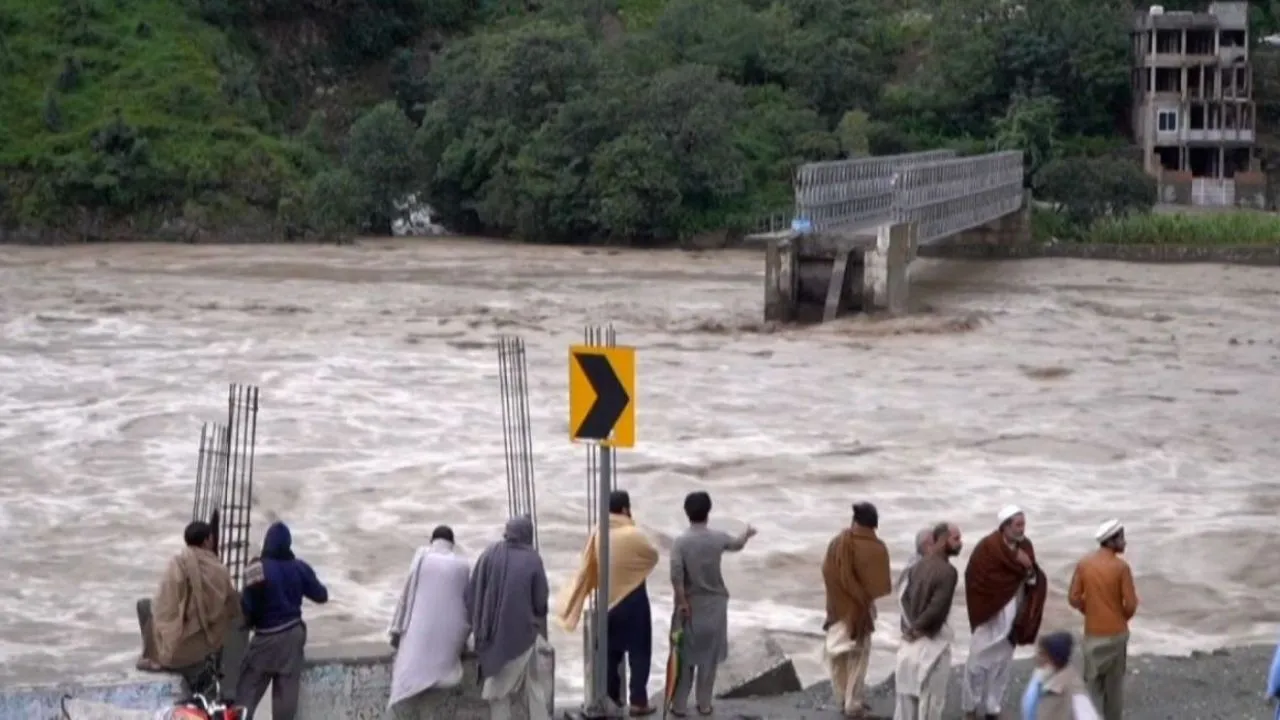 India Pakistan war! भारताचा पाकिस्तानवर Water Attack, सलाल धरणातून चिनाब नदीत पाणी सोडले, पाकिस्तानमध्ये पूरस्थितीची शक्यता