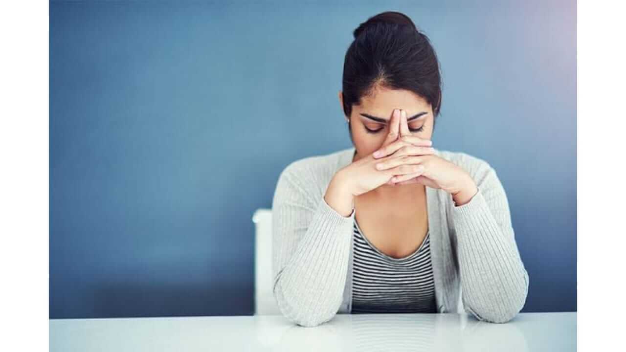 महिलांना जास्त ताण का येतो? जाणून घ्या कारणे