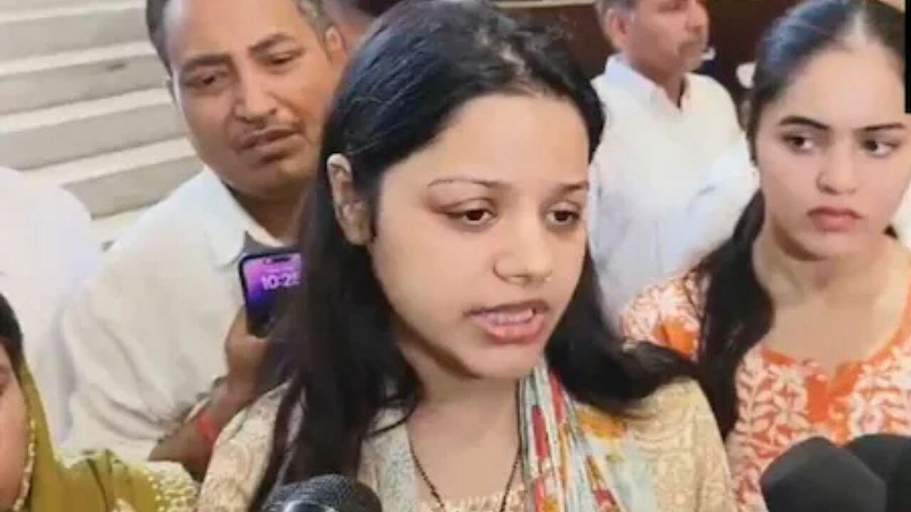 "कोणाच्या विरोधात द्वेष नको, आम्हाला शांती हवी आहे", पहलगाम हल्ल्यात शहीद विनय नरवाल यांच्या पत्नीचे भावनिक आवाहन