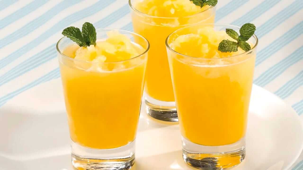 घरच्या घरी बनवा ताजा आणि थंड संत्र्याचा स्लश, जाणून घ्या सोपी रेसिपी