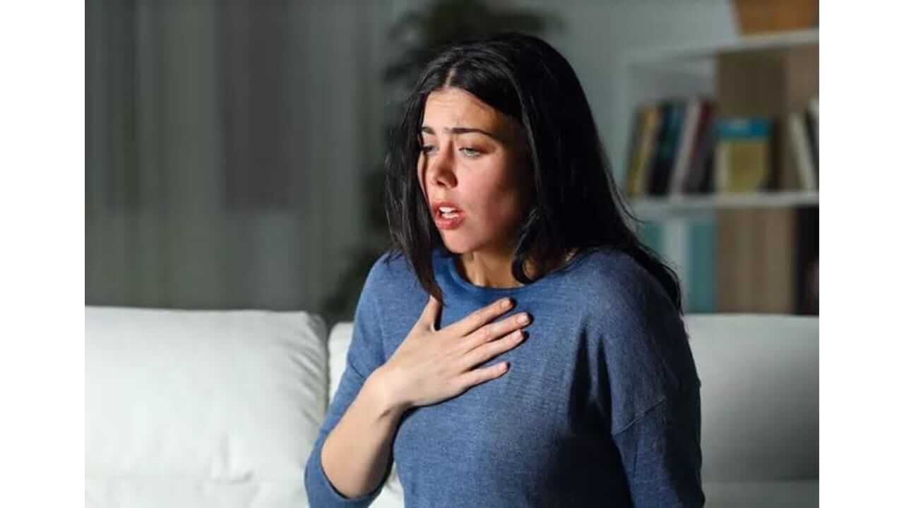 पॅनिक डिसऑर्डर म्हणजे काय? जाणून घ्या लक्षणे आणि उपचार