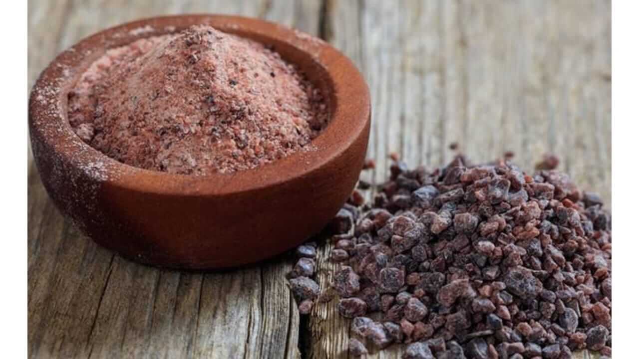 अनेक आजारांवर गुणकारी आहे काळे मीठ; जाणून घ्या फायदे