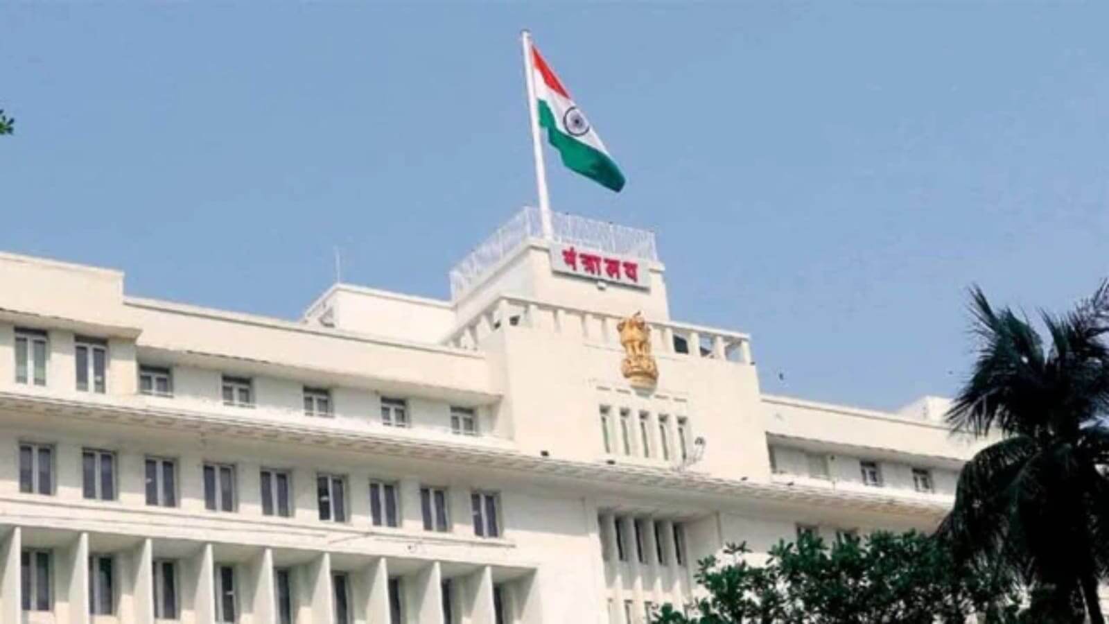 आत्महत्याग्रस्त शेतकऱ्यांच्या मदतीसाठी 20 कोटीची तरतूद, राज्य सरकारचा महत्त्वपूर्ण निर्णय