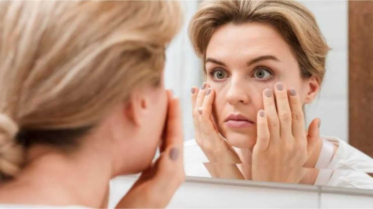 सकाळी उठताच चेहऱ्यावर सूज दिसते, 'या' टिप्स फॉलो करा...