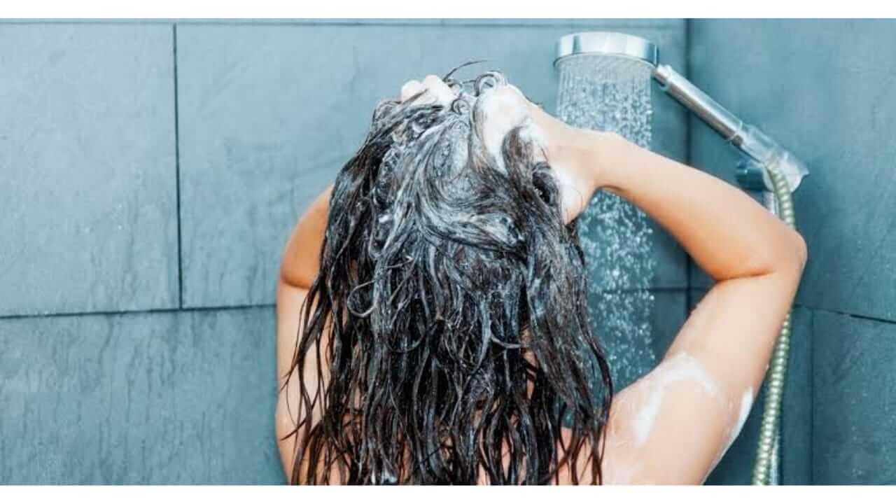 चुकूनही 'या' दिवशी केस धुवू नका, त्यामुळे होऊ शकते नुकसान....