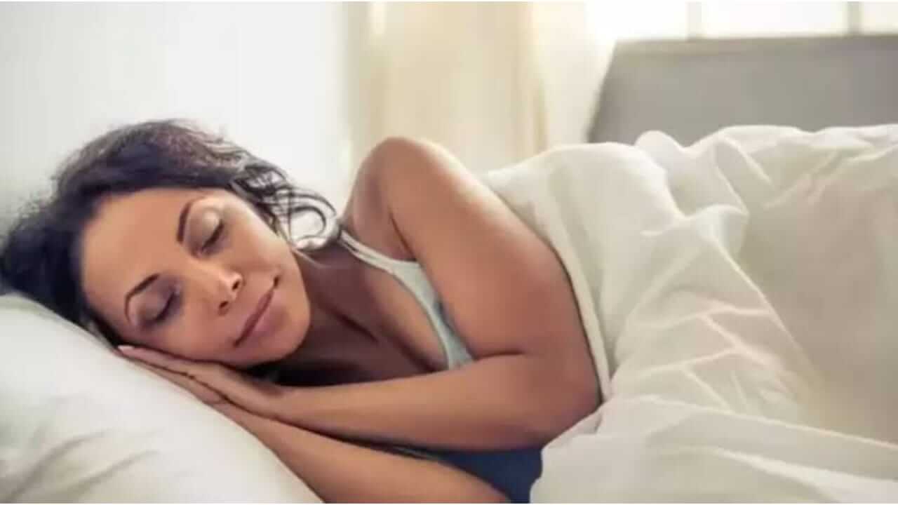 स्वप्नात स्वत:ला हसताना पाहाणं असू शकतं अशुभ ? जाणून घ्या