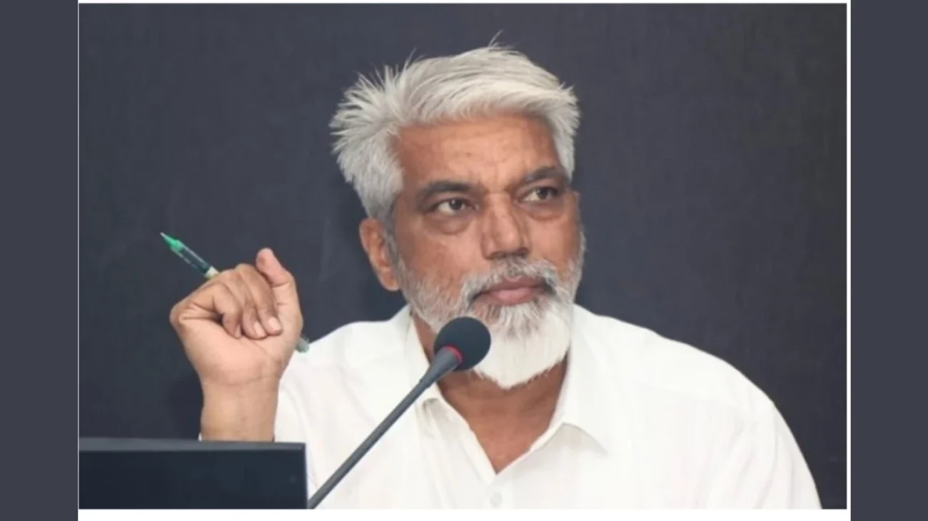आवड आणि कल जाणून पुढील मार्ग विद्यार्थ्यांनी निश्चित करावेत, बारावीच्या परीक्षेतील यशस्वी विद्यार्थ्यांचे मंत्री दादाजी भुसेंकडून अभिनंदन