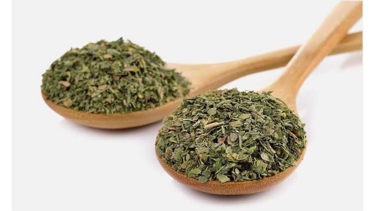 कसुरी मेथी महिलांसाठी वरदान; 'या' समस्या दूर करते, जाणून घ्या फायदे