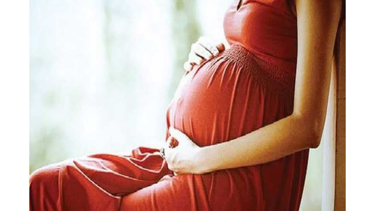 गरोदर महिलांनी पावसाळ्यात अशी घ्या स्वतःची काळजी
