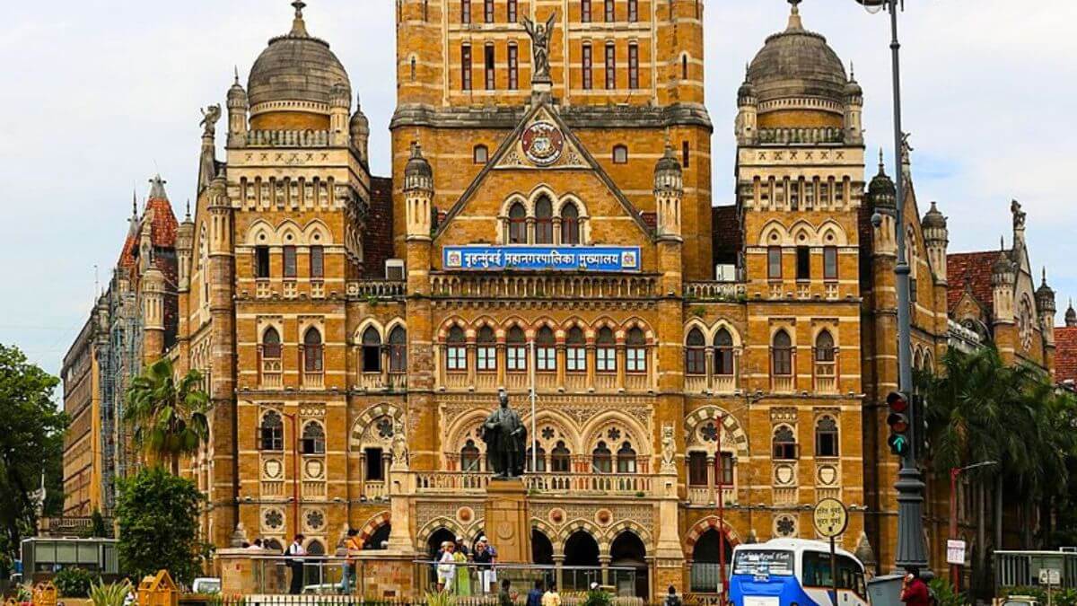 रस्ते कॉंक्रिटीकरण कामात निष्काळजीपणामुळं पालिकेतील दुय्यम अभियंता निलंबित, कंत्राटदाराला ५० लाखांचा दंड