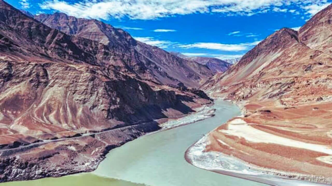 सिंधू जल करार स्थगितीनंतर पाकिस्तान गुडघ्यावर, भारताला पाठवली 4 पत्रं