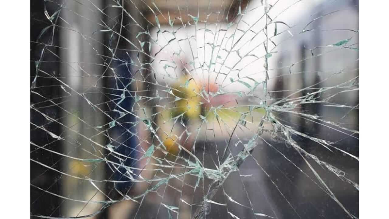 काच फुटणे किंवा चाकू पडण्याबाबत वास्तूशास्त्रात काय म्हटले आहे ते जाणून घ्या....