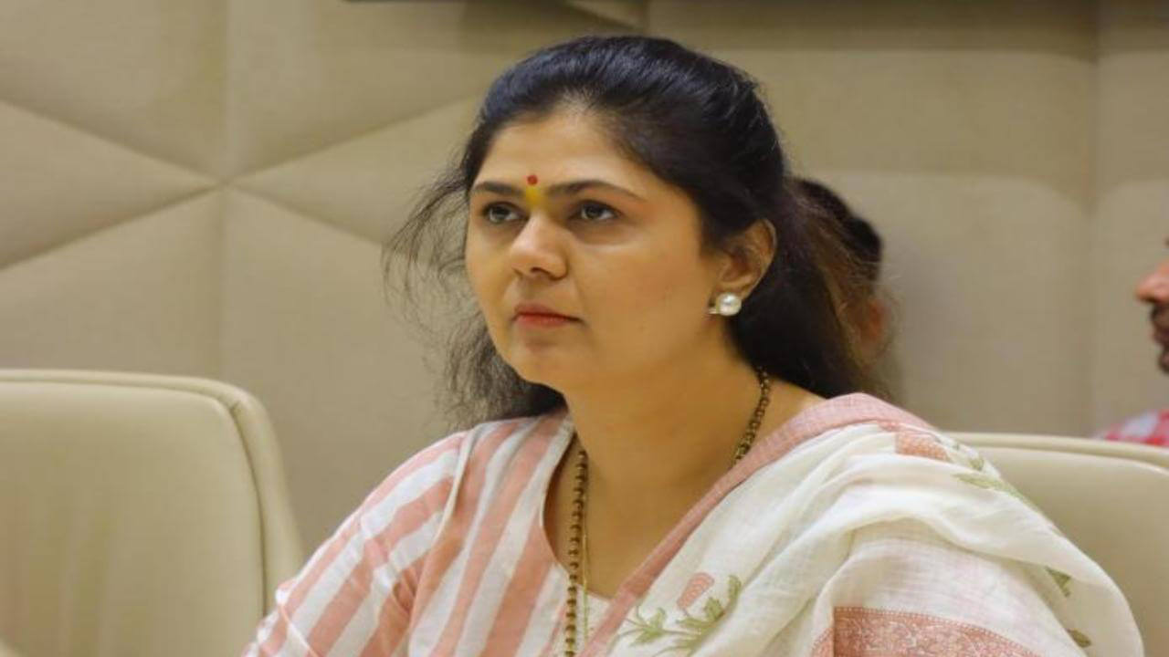 पशुवैद्यकीय दवाखान्याचे बांधकाम 'टाईप प्लॅन' नुसार तयार करा, मंत्री पंकजाताई मुंडे यांचे निर्देश