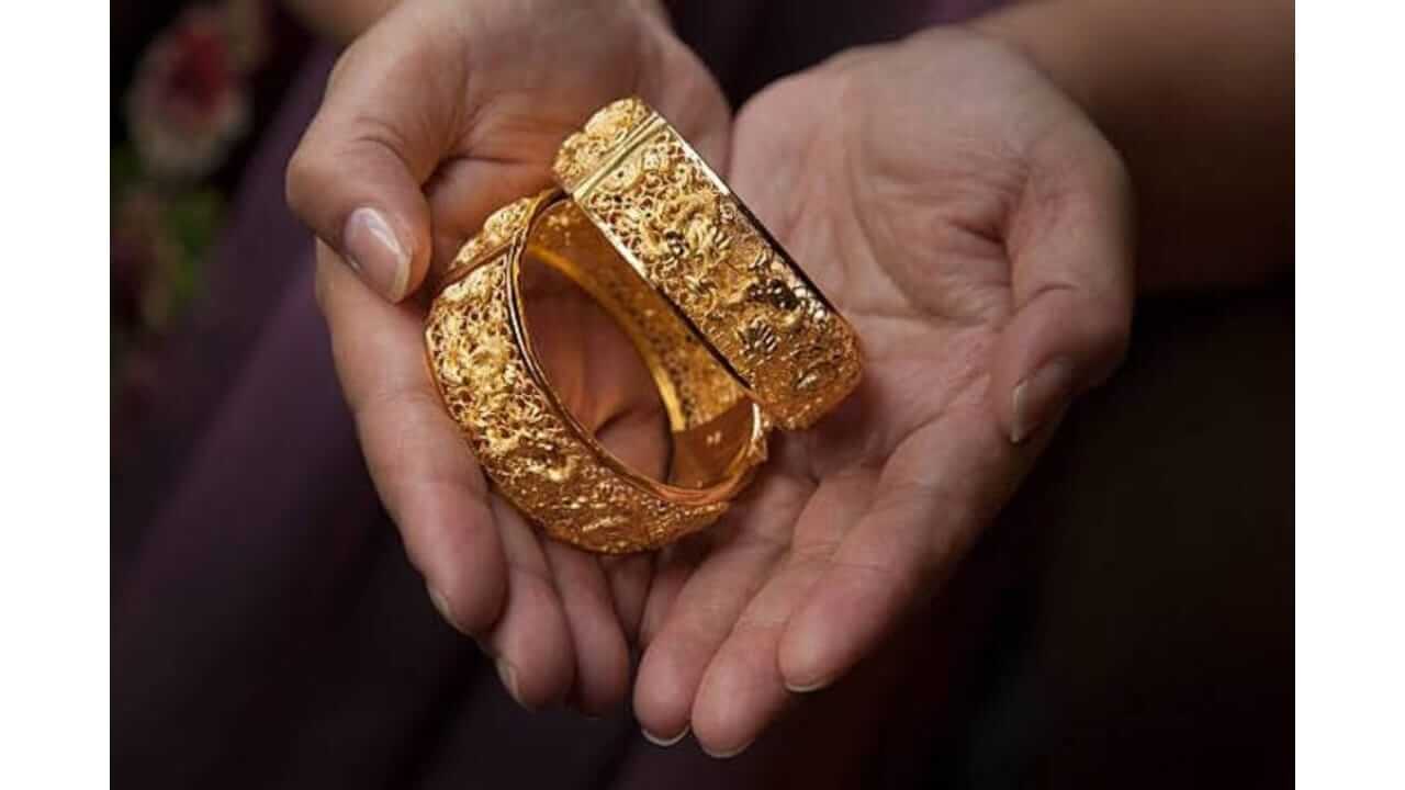सोने दान करणे शुभ आहे का? जाणून घ्या काय सांगते ज्योतिषशास्त्र