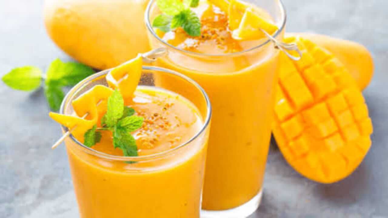 कडक उन्हाळ्यात बनवा थंडगार 'मॅंगो लस्सी'