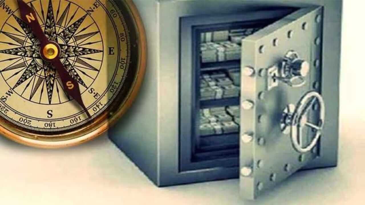 चुकूनही तिजोरी 'या' दिशेला ठेवू नका, जाणून घ्या वास्तू नियम