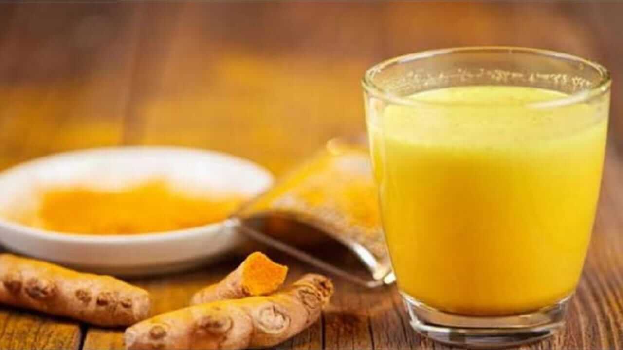 'या' लोकांनी चुकूनही पिऊ नये हळदीचे दूध, त्यामुळे होऊ शकते 'हे' नुकसान