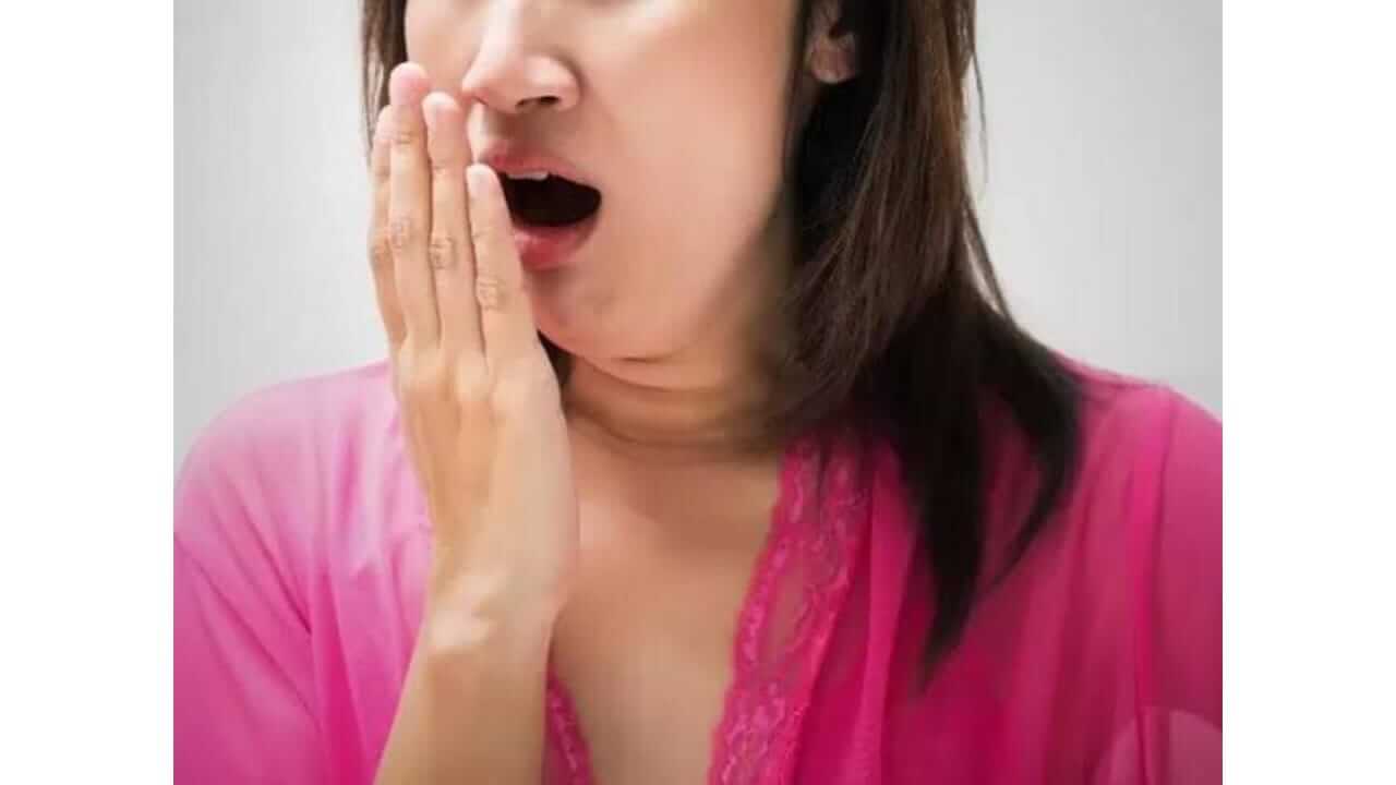 श्वासाची दुर्गंधी येण्यामागील कारणे, लक्षणे आणि उपाय, जाणून घ्या..
