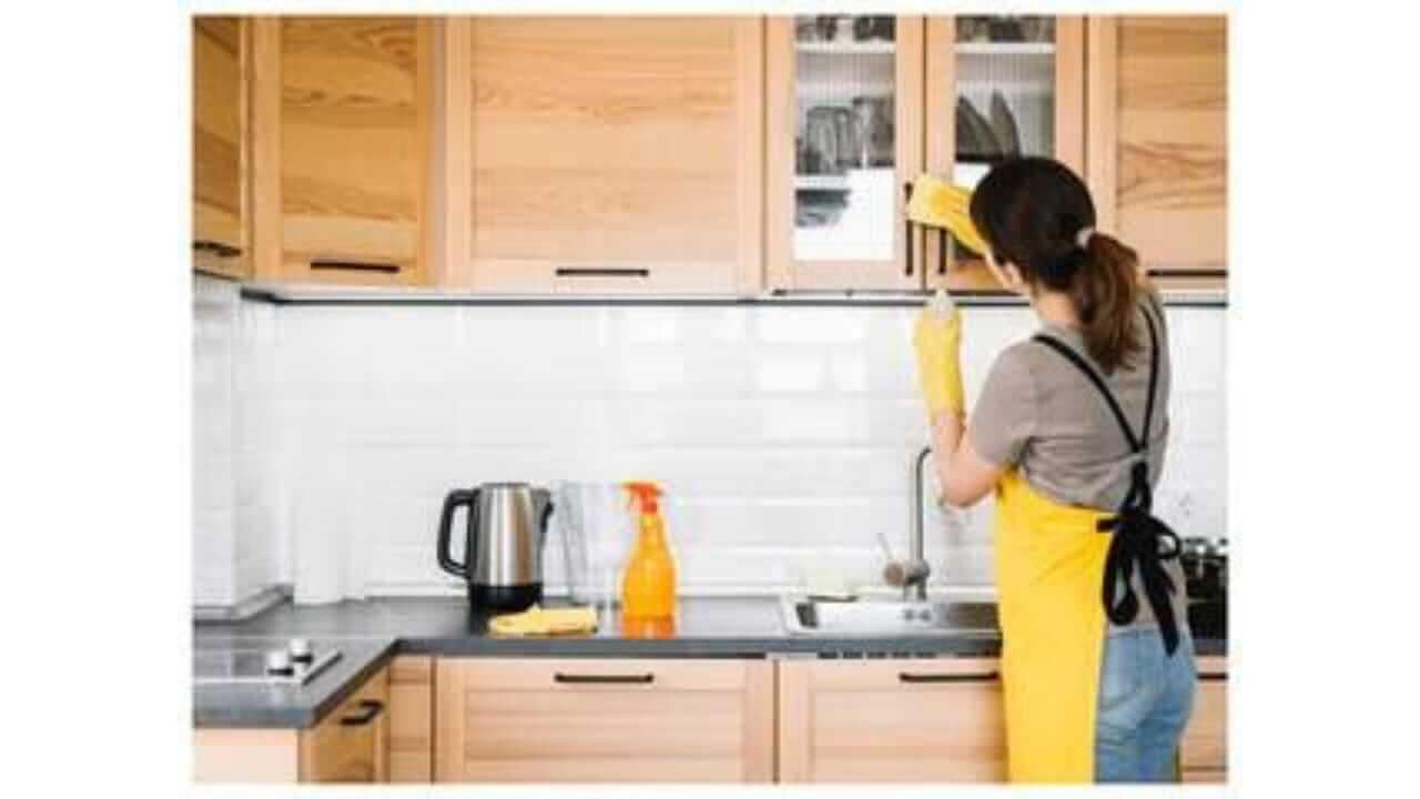 पावसाळ्यात आजारपण टाळण्यासाठी किचनमधल्या 'या' गोष्टींची विशेष काळजी घ्या...