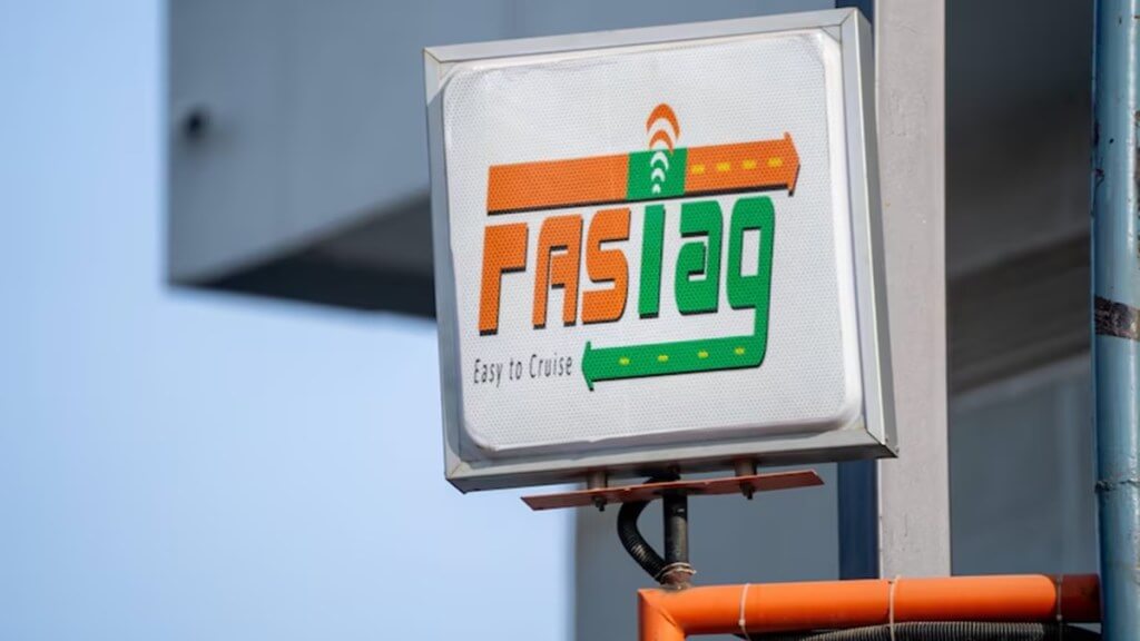 आधीच लावलेल्या FASTag मध्ये Annual Pass कसा अॅक्टिवेट कराल? जाणून घ्या स्टेप-बाय-स्टेप प्रक्रिया