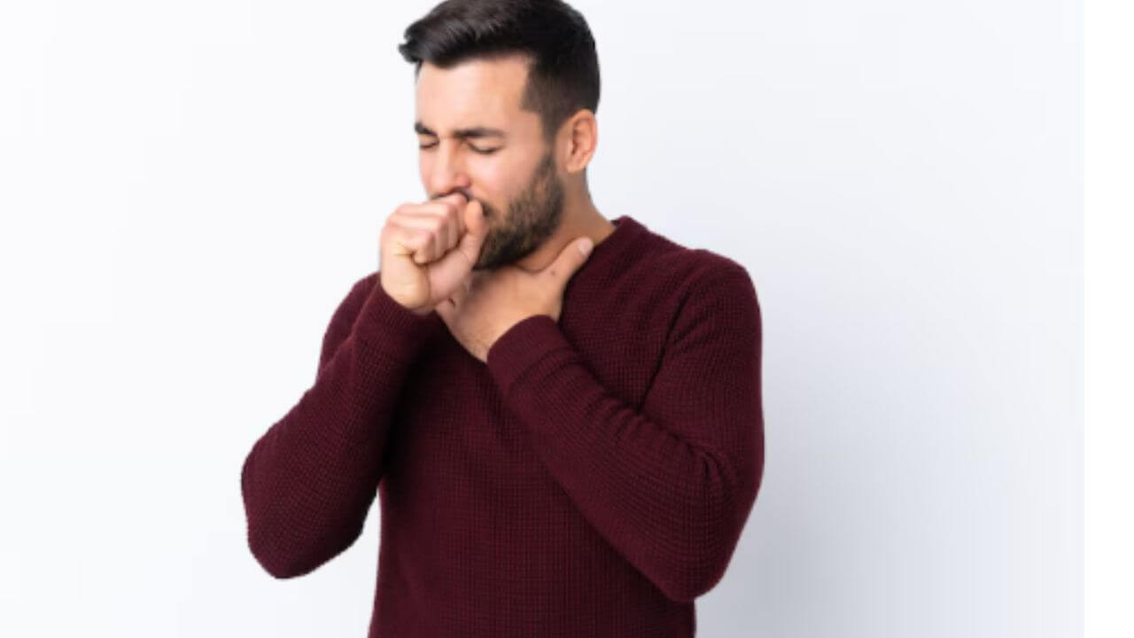 पावसाळा सुरु होताच घसा खवखवून कफ साचलंय? 'हे' घरगुती उपाय देतील आराम