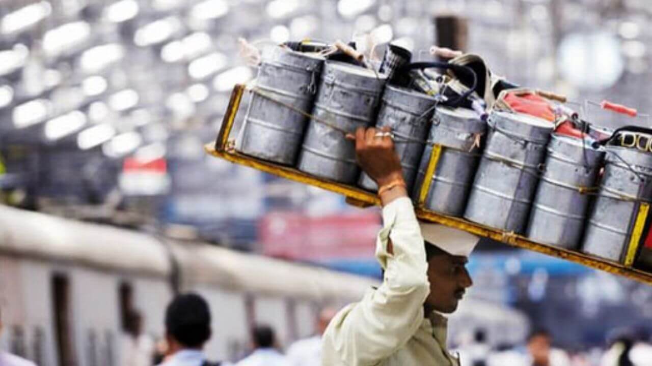 मुंबईत डबेवाल्यांकडून दरवाढ जाहीर; दुपारचे जेवण 200 रूपयांनी महागले!