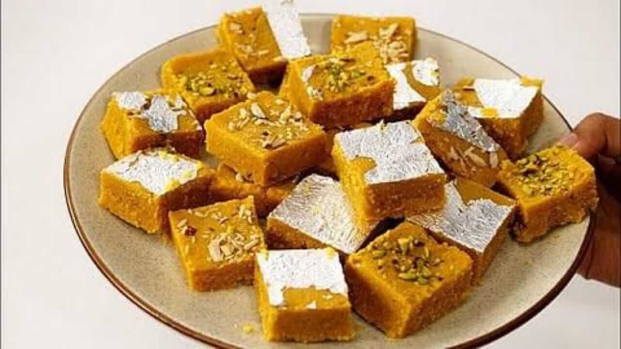 तोंडात टाकताच विरघळणारी नाशिकचि प्रसिद्ध खुरचन वडी, वाचा रेसिपी...