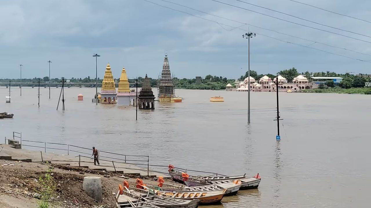सोलापूर जिल्ह्यात पावसाची हजेरी; पंढरपूर शहरात पावसामुळे नागरिकांची धावपळ