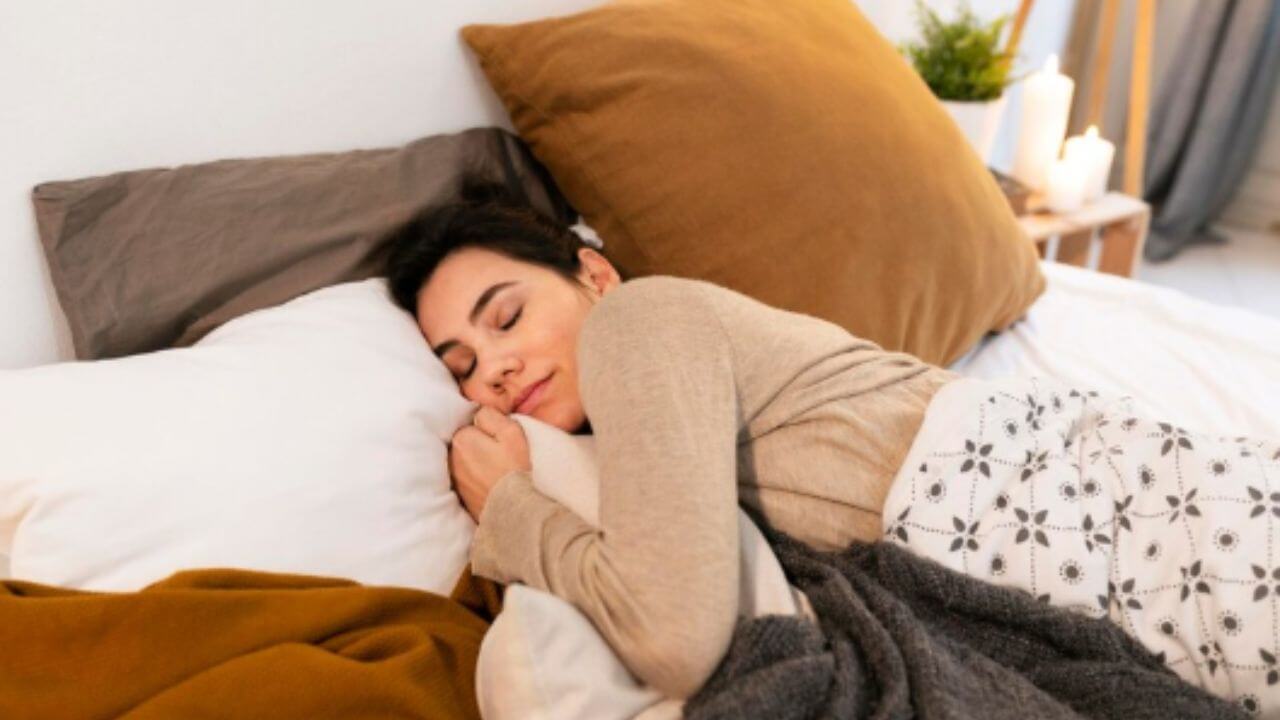 तुम्हालाही रात्री झोप न येण्याची समस्या आहे? 'हे' घरगुती उपाय करतील मदत