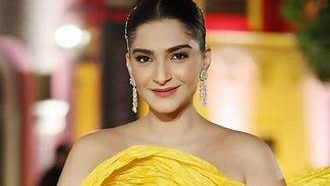 सोनम कपूरने १२ इंच लांब केस दान केले, वडील अनिल कपूर यांचे आभार मानले; व्हिडिओ पाहा