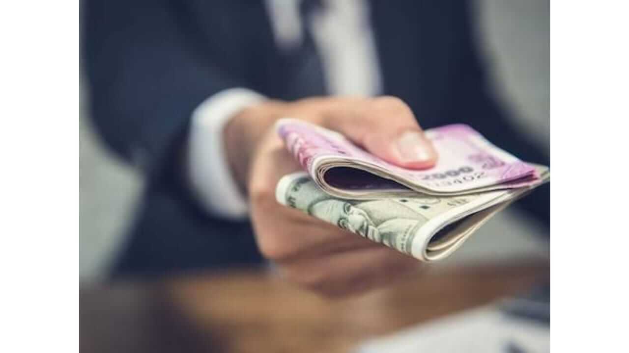 भरपूर पैसे कमवायचे आहेत का? 'या' सोप्या वास्तु टिप्स फॉलो करा...