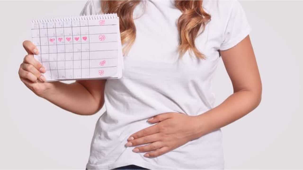 मासिक पाळी वेळेत येत नाही का? या सवयी बदला…
