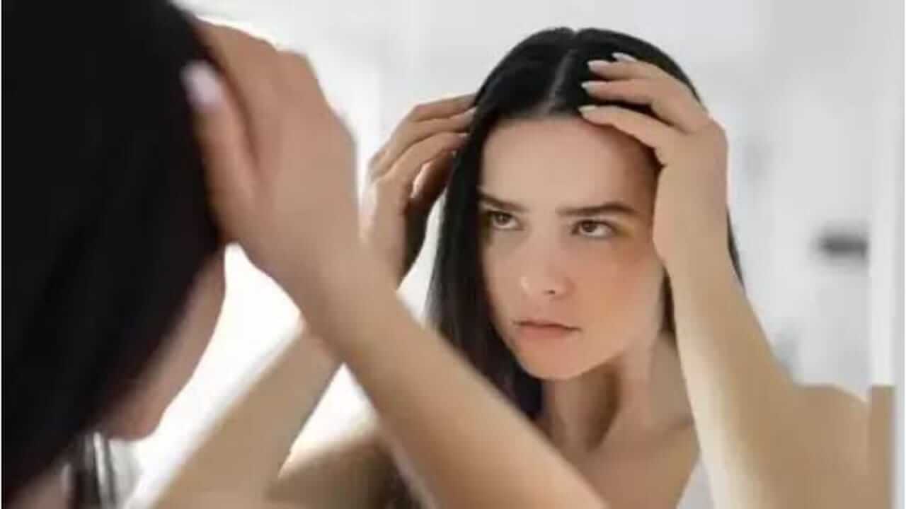 पावसात भिजल्याने तुमचे केस चिकट होतात का? 'हे' सोपे घरगुती उपाय वापरून पहा