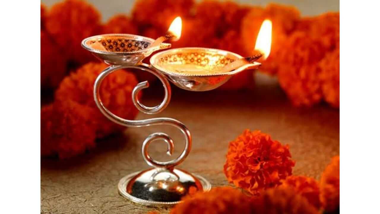 चातुर्मासात 'या' खास ठिकाणी दररोज दिवा लावा