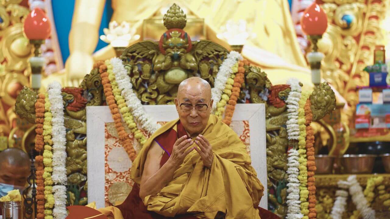 दलाई लामा यांना भारतरत्न देण्याची मागणी, आतापर्यंत कोणत्या परदेशी नागरिकांना मिळाला हा पुरस्कार, जाणून घ्या