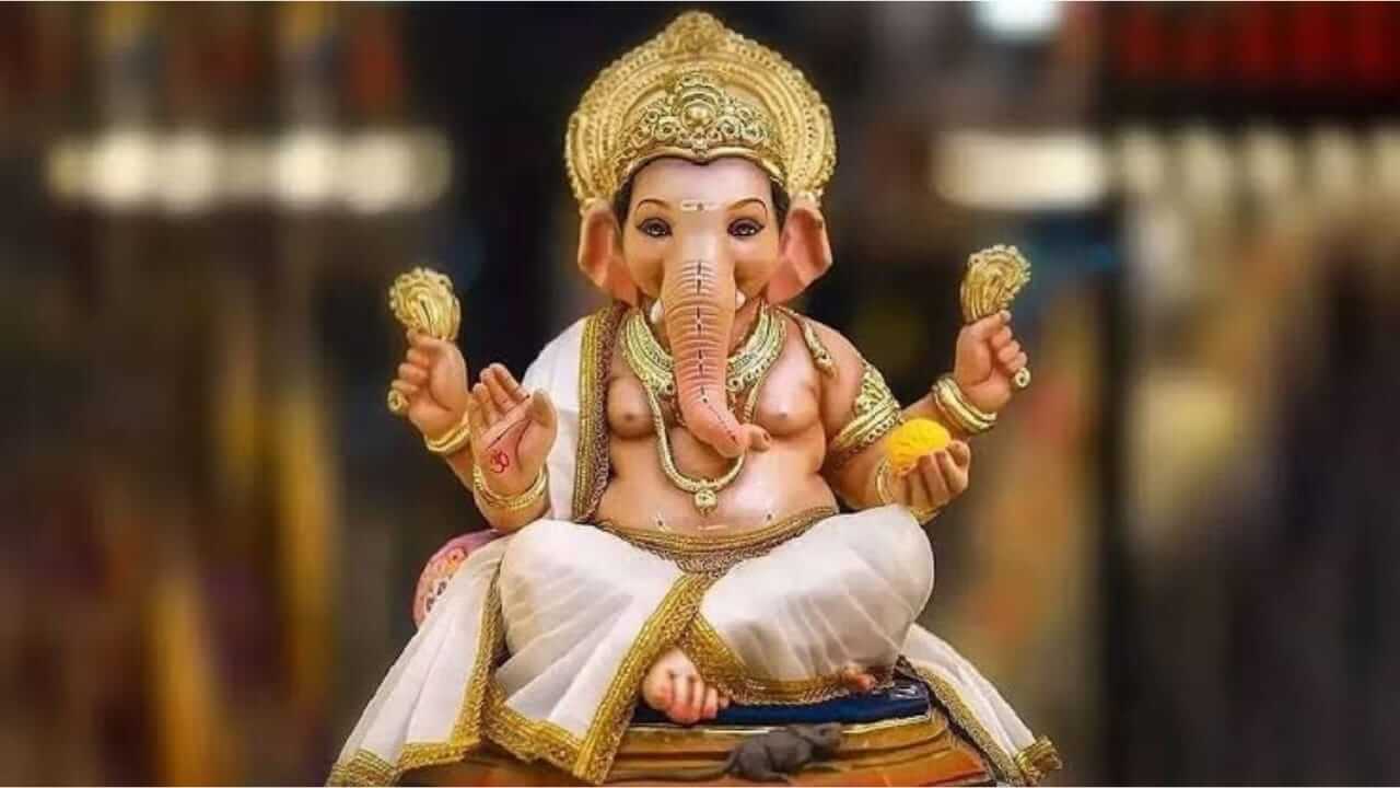 गणपतीच्या उपासनेसाठी बुधवारचा दिवसच का असतो शुभ? जाणून घ्या...
