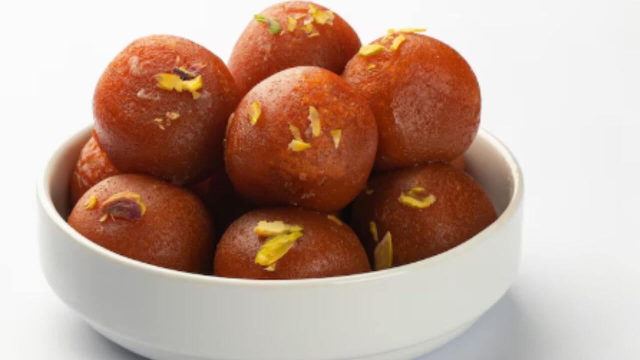 रव्यापासून बनवा इन्स्टंट गुलाब जामुन, जाणून घ्या रेसिपी