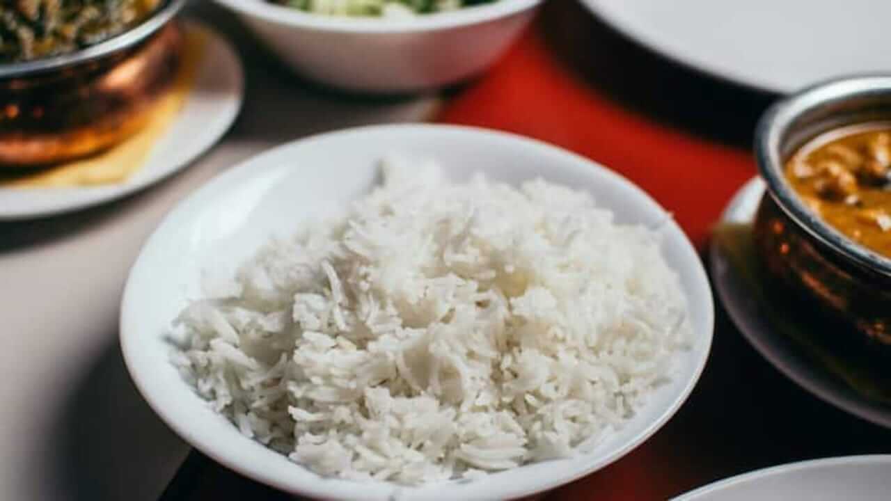 भात खाल्ल्याने खरंच वजन वाढतं का? जाणून घ्या...