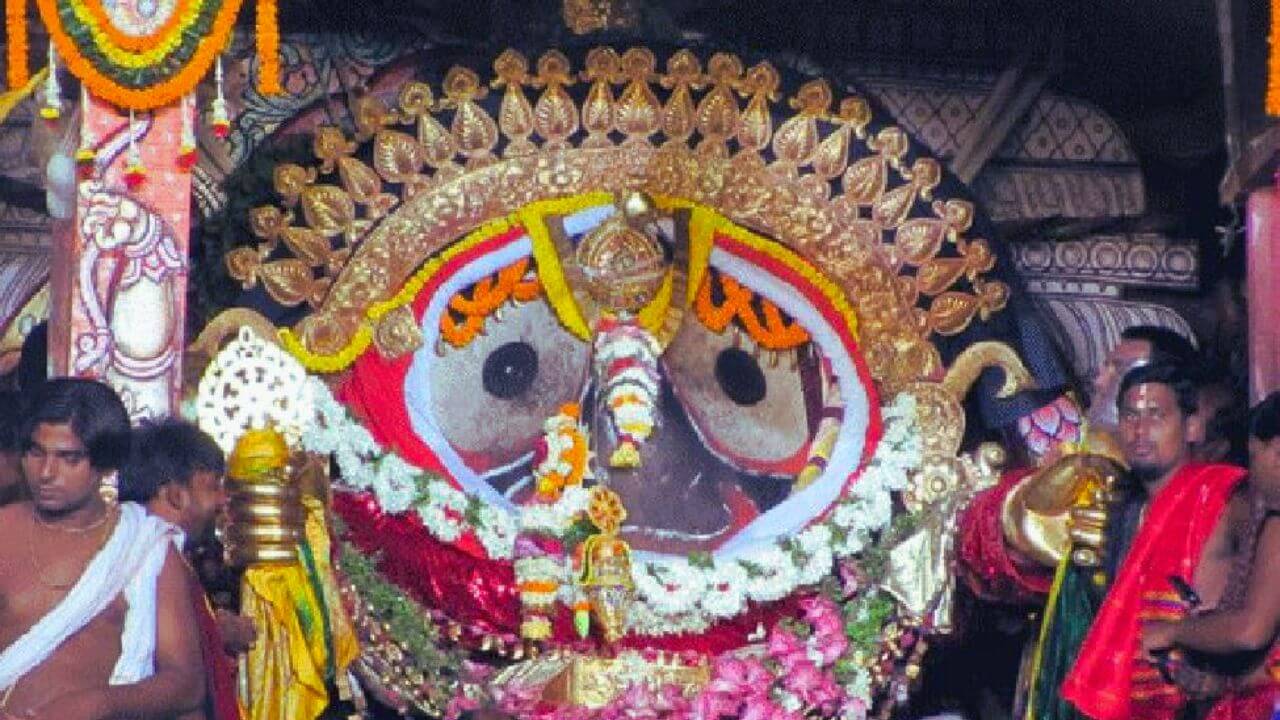 Lord Jagannath, Balabhadra, Subhadra's 208 kg gold dress